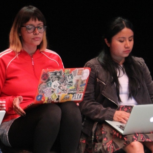 Las dramaturgas mexicanas Sara Pinedo y Sonia Gregorio escenifican sus textos en The Royal Court Theatre. Noticias en tiempo real